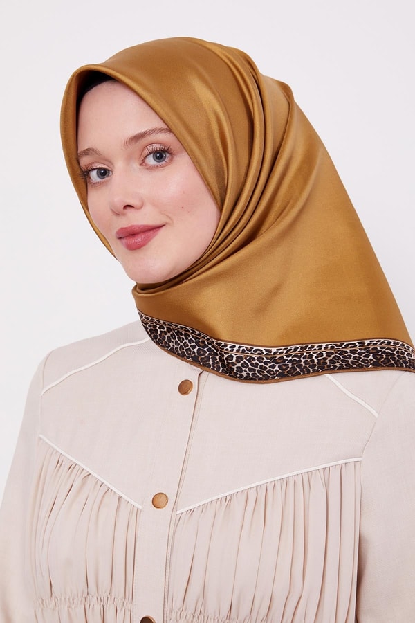 Gold Şerit Leopar Desen Twill İpek Eşarp