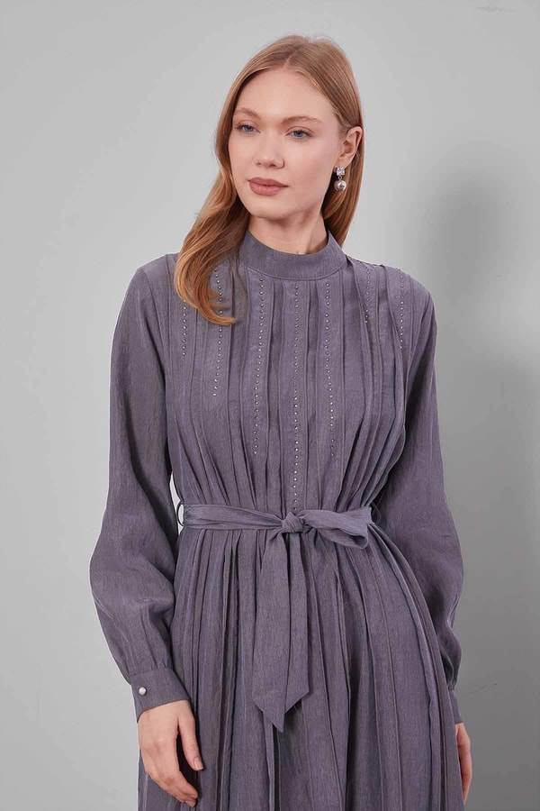 Gri Bel Bağlamalı Pile Detaylı Cupra Elbise