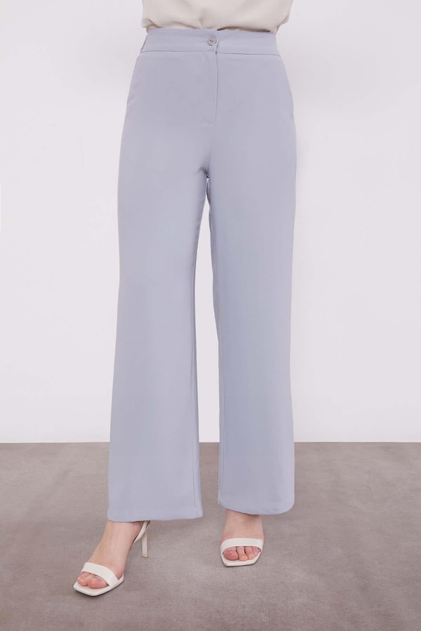 Gri Yakası Gül Detaylı İkili Takım