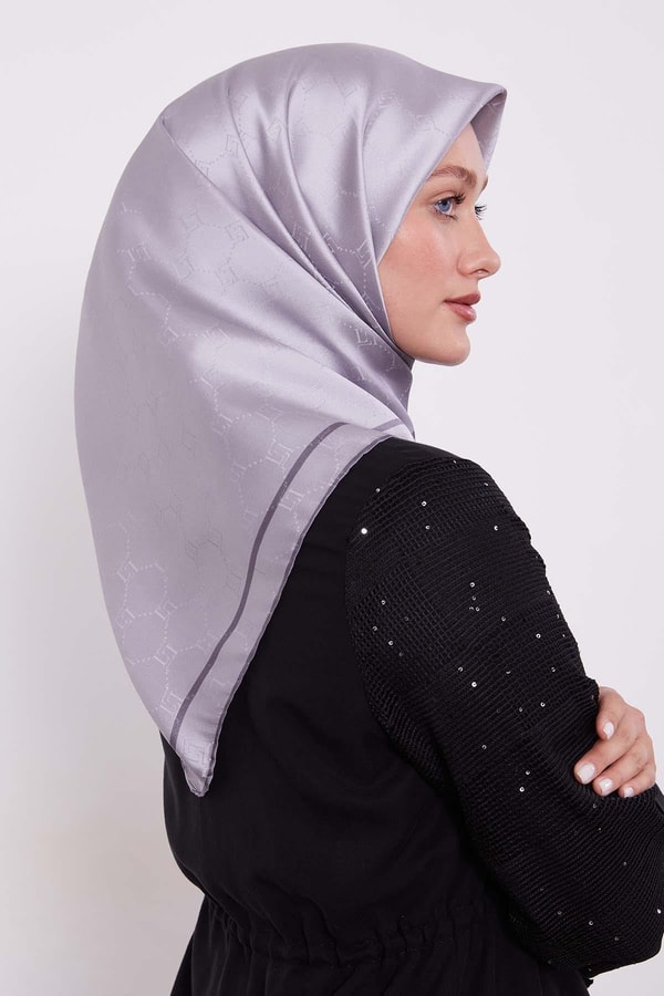 Gümüş Petek Desen Monogram İpek Eşarp