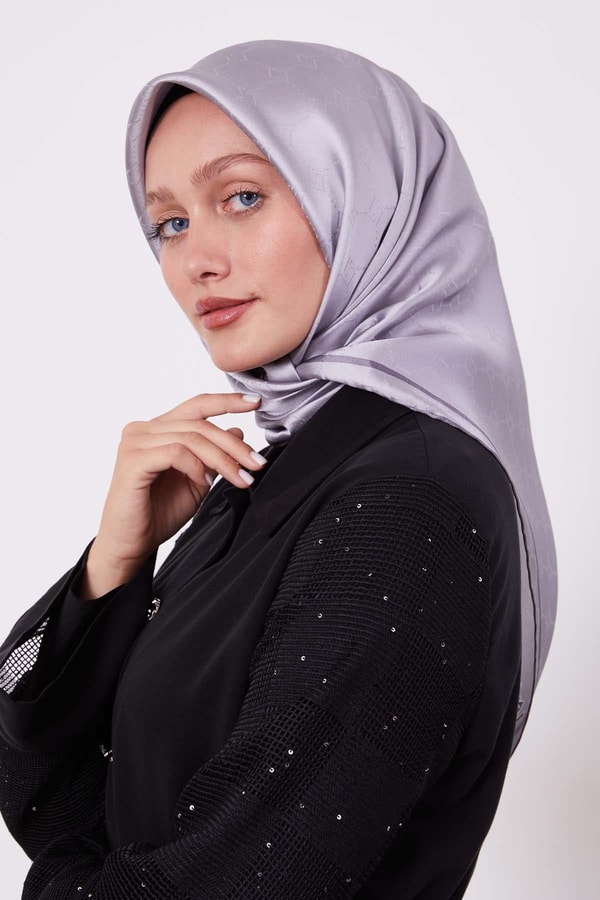 Gümüş Petek Desen Monogram İpek Eşarp