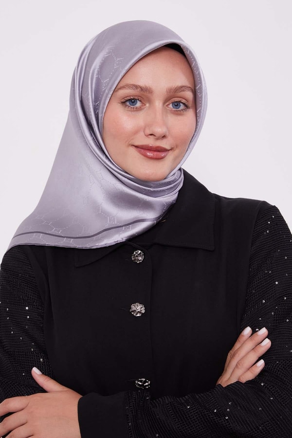 Gümüş Petek Desen Monogram İpek Eşarp