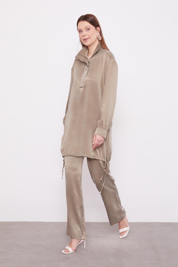 Haki Dik Yaka Düğme Detaylı Cupra İkili Takım