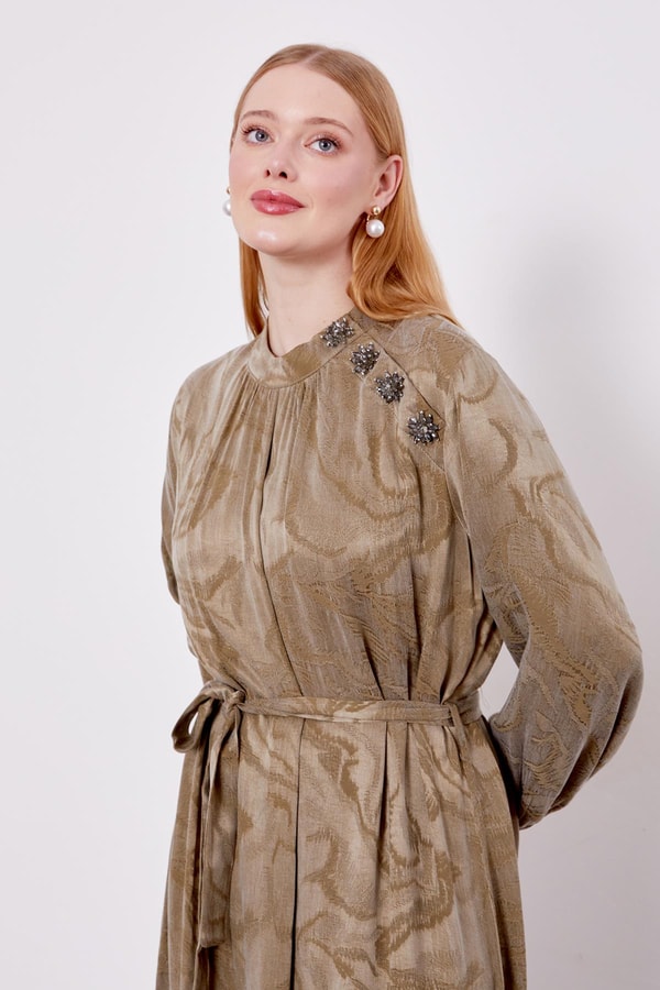 Haki Yakası Taş Detaylı Cupra Elbise