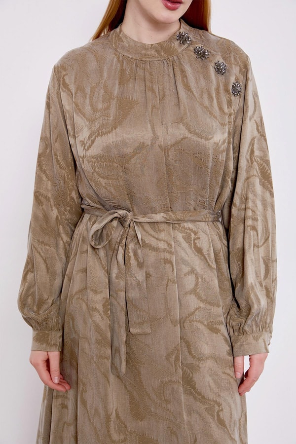 Haki Yakası Taş Detaylı Cupra Elbise