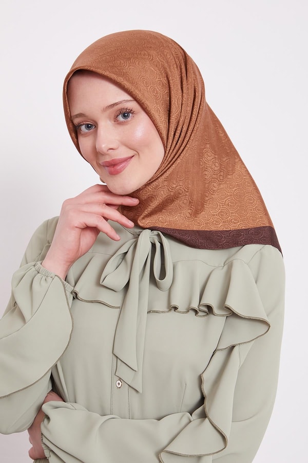Koyu Kahve Halka Desen Monogram Eşarp
