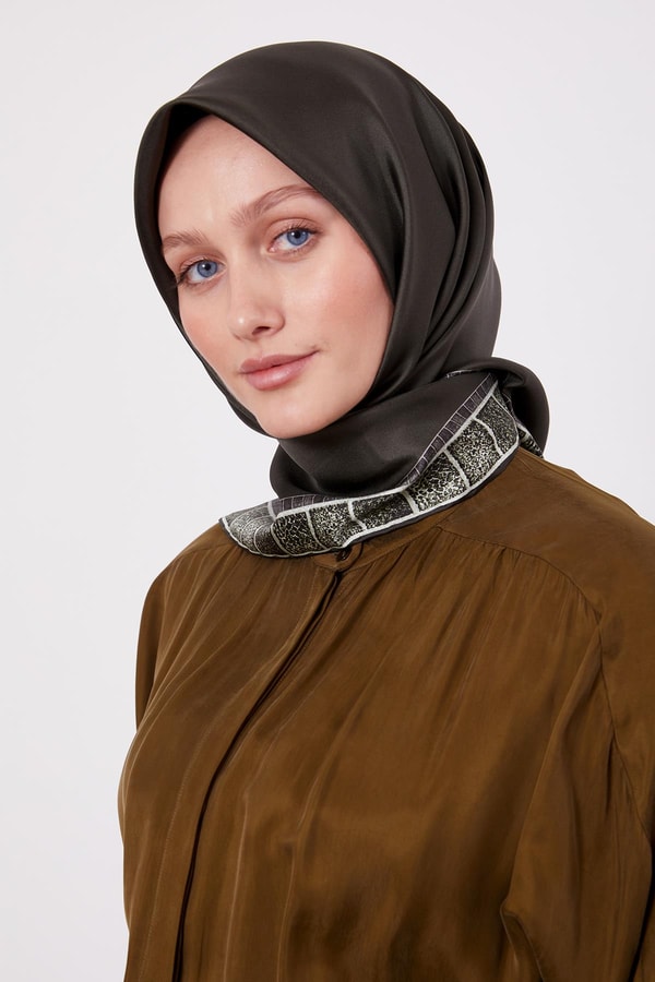 Koyu Yeşil Kenar Leopar Twill İpek Eşarp