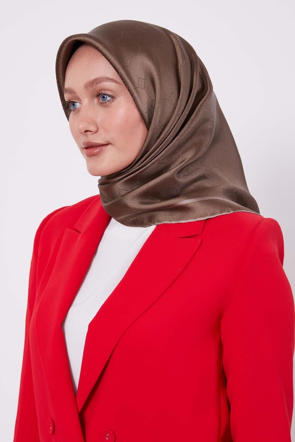 Koyu Vizon Petek Desen Monogram İpek Eşarp
