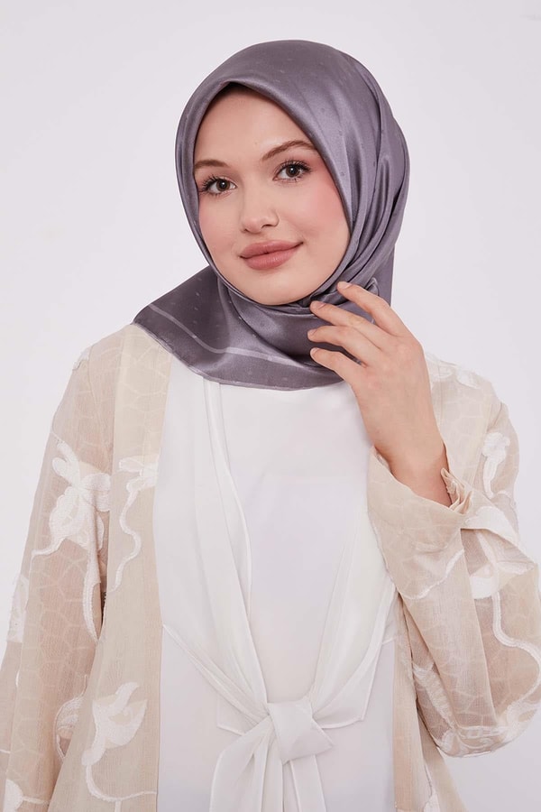 Koyu Gri Benek Desen Monogram İpek Eşarp