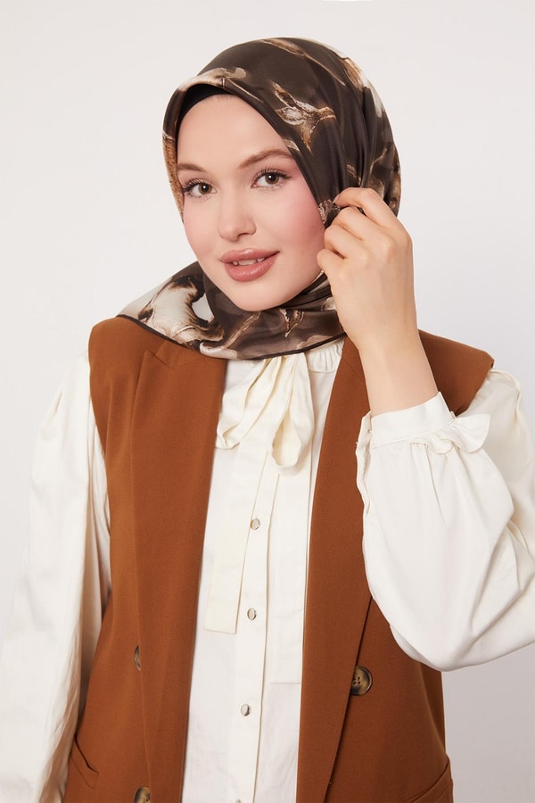 Koyu Kahve Lotus Çiçek Twill İpek Eşarp