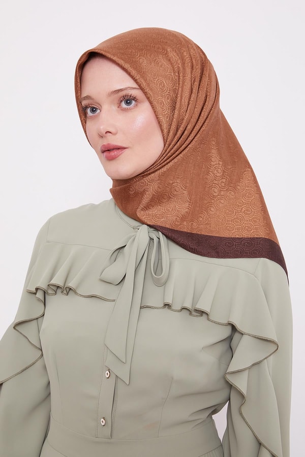 Koyu Kahve Halka Desen Monogram Eşarp