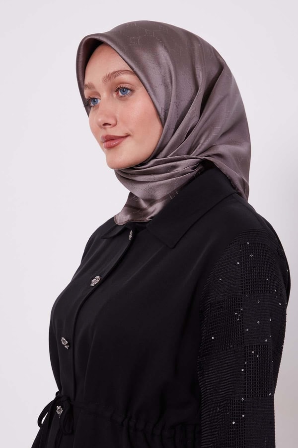 Koyu Kahve Petek Desen Monogram İpek Eşarp