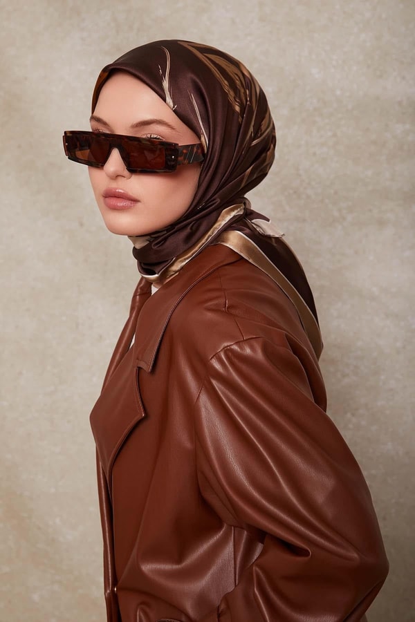 Koyu Vizon Çiçek Desen Twill İpek Eşarp