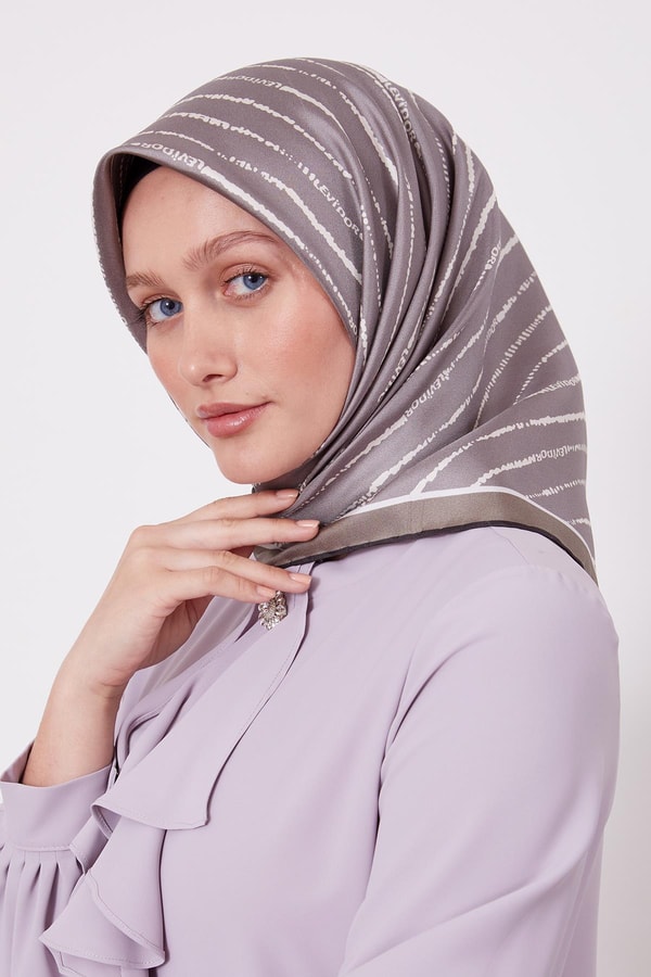 Koyu Vizon Çizgili Yazı Desen Twill İpek Eşarp
