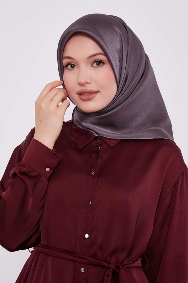 Koyu Vizon Benek Desen Monogram İpek Eşarp