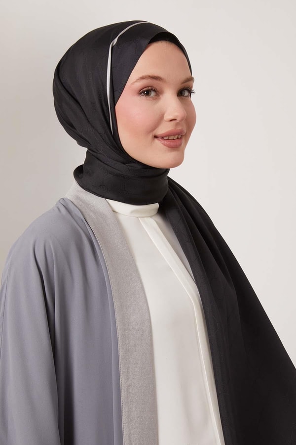 K.Lacivert Kenar Çizgili Monogram İpek Şal