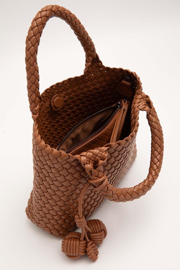 Kahve Charmlı Örgü Model El Çantası