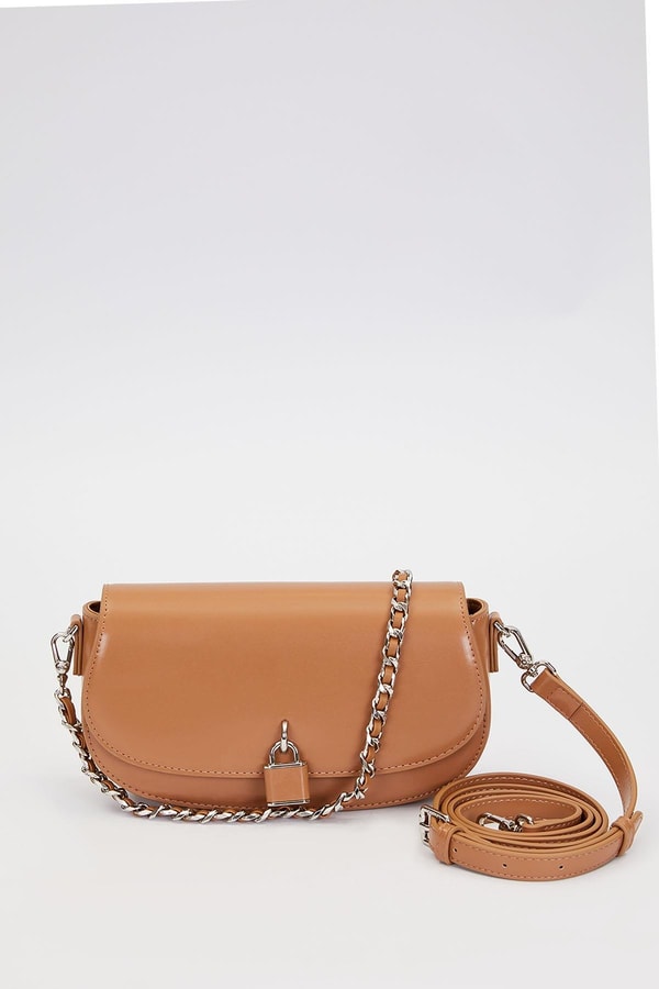 Kahve Kilit Aksesuar Detaylı Omuz Çantası
