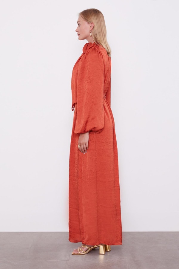 Kiremit Kuşak Detaylı Saten Kraş Elbise