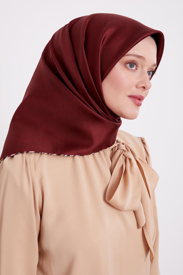 Kırmızı Benekli Twill İpek Eşarp
