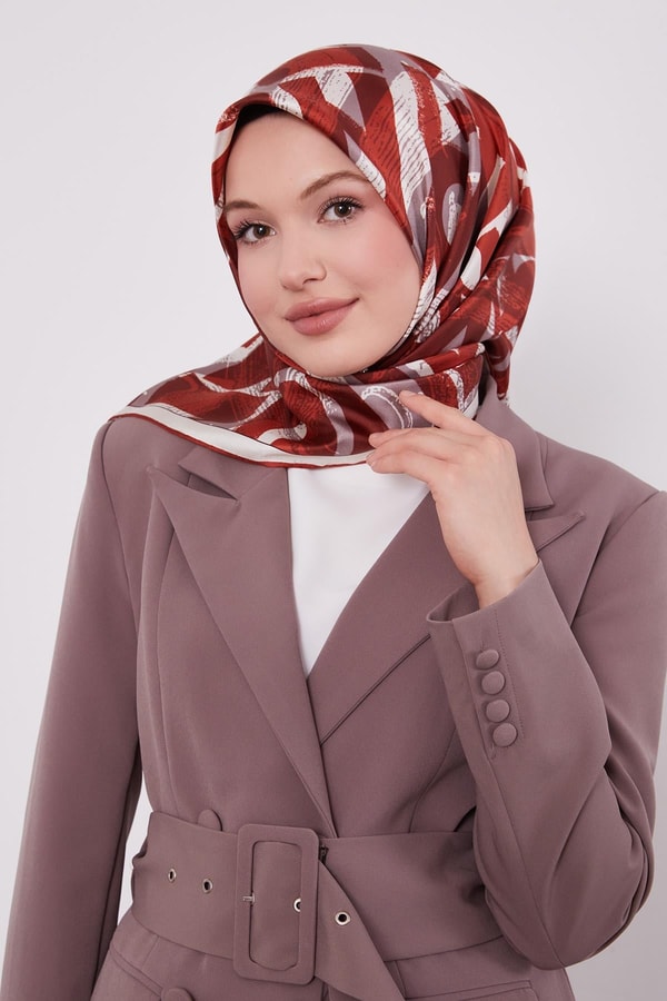 Kırmızı Harf Baskılı Twill İpek Eşarp