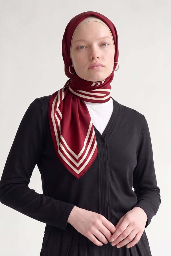 Kırmızı Üç Çizgi Detaylı Twill İpek Eşarp