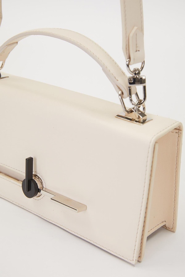 KREM Çevirmeli Kilitli Omuz Çantası