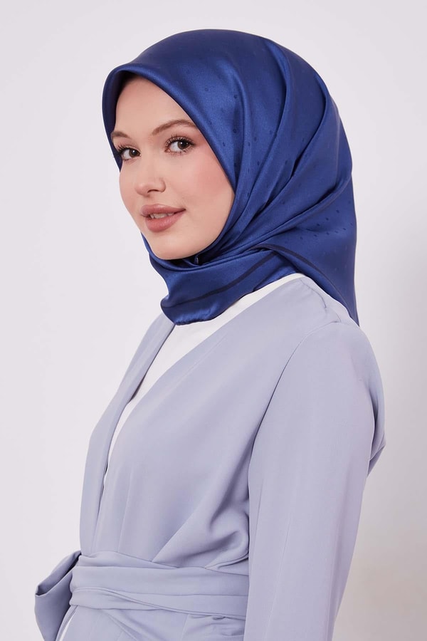 Lacivert Benek Desen Monogram İpek Eşarp