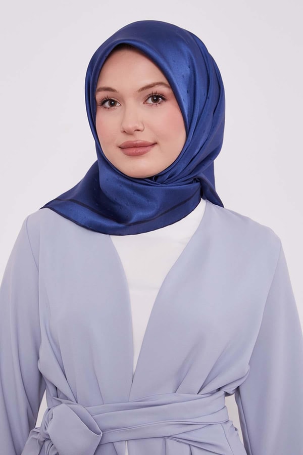 Lacivert Benek Desen Monogram İpek Eşarp