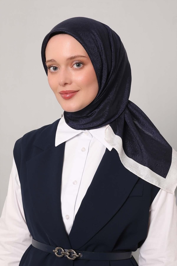 Lacivert Kenar Şeritli Monogram İpek Eşarp