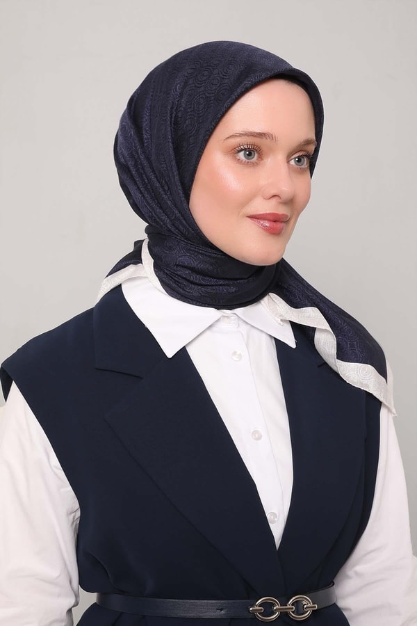 Lacivert Kenar Şeritli Monogram İpek Eşarp