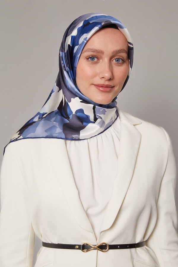 Lacivert Soyut Çiçek Desen Sura İpek Eşarp