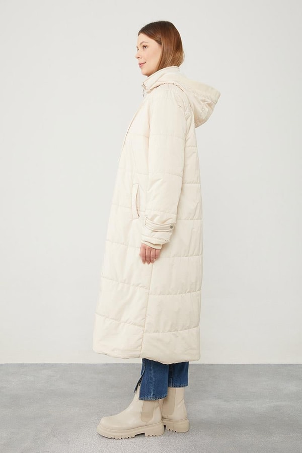 Bej Kapüşonlu Kapitone Uzun Mont