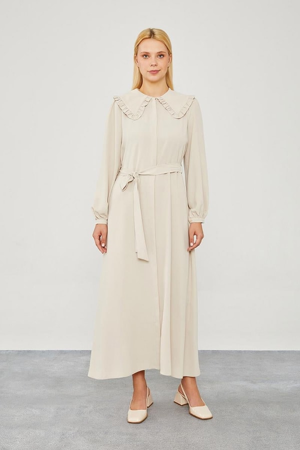 Bej Yakası Fırfır Detaylı Elbise