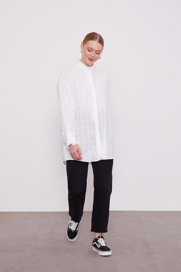 Beyaz Patı Fırfırlı Gömlek