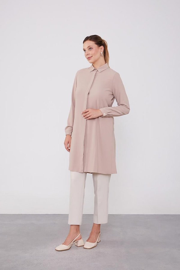 Koyu Bej Yaka Taş Detaylı Tunik