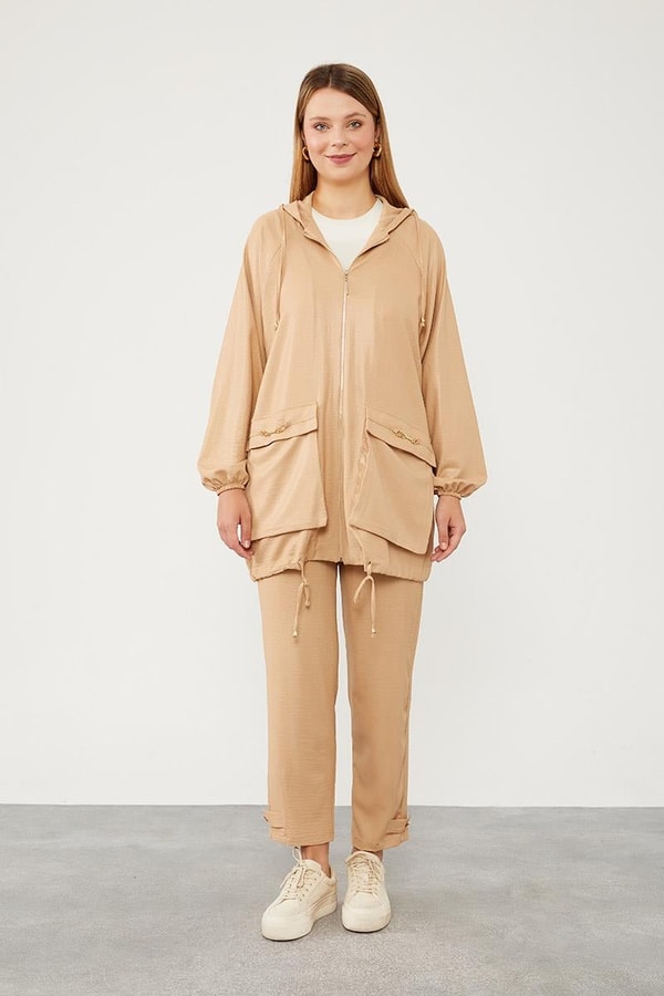 K.Bej Kapüşonlu Fermuar Kapamalı Spor Takım