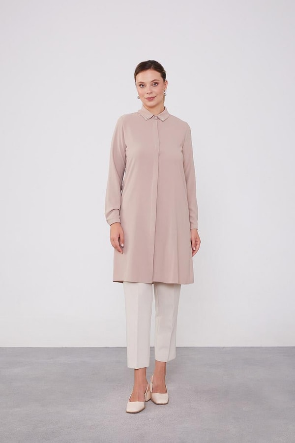 Koyu Bej Yaka Taş Detaylı Tunik