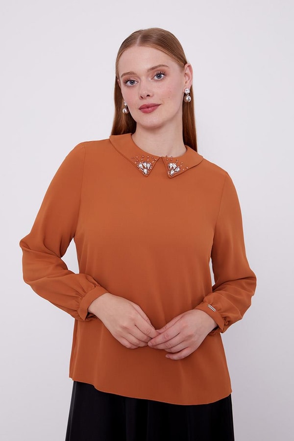 Kahve Yaka İşlemeli Bluz