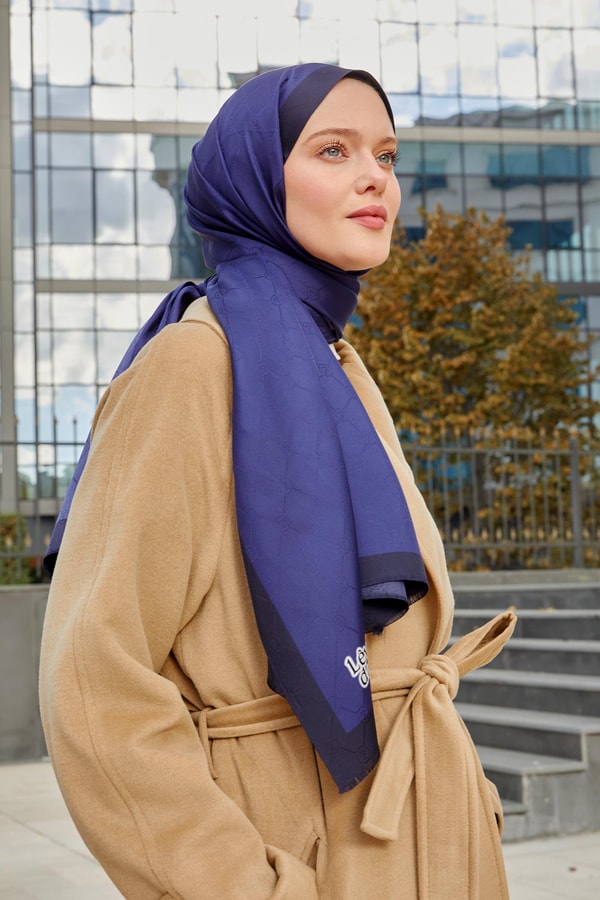 Lacivert Petek Desen Monogram İpek Şal