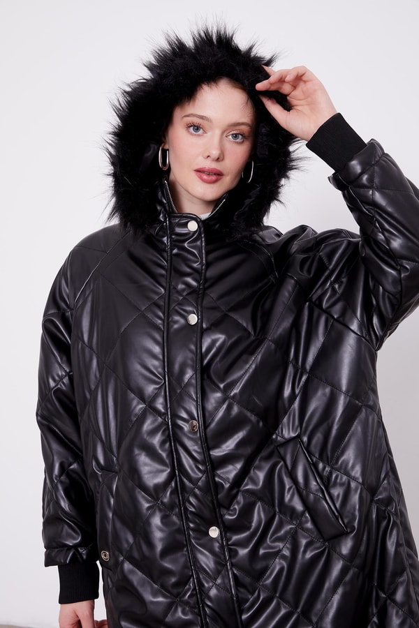 Siyah Kapitone Kapüşonlu Mont