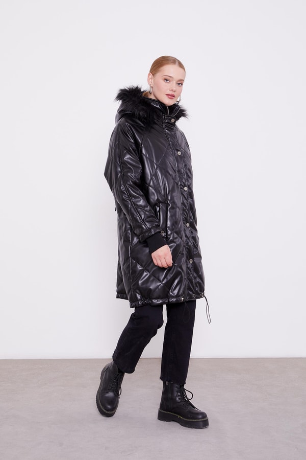 Siyah Kapitone Kapüşonlu Mont