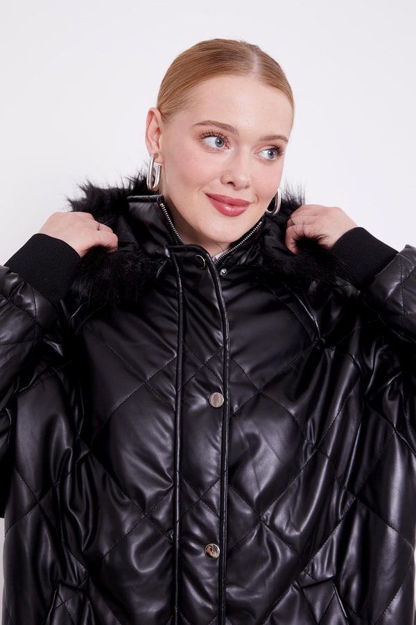 Siyah Kapitone Kapüşonlu Mont