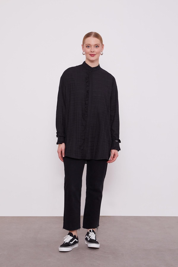 Siyah Patı Fırfırlı Gömlek