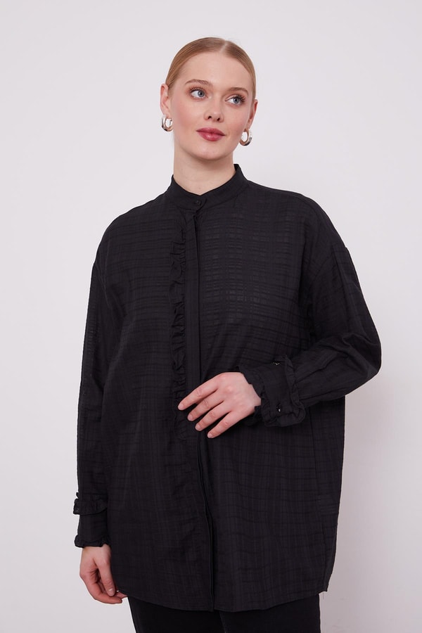 Siyah Patı Fırfırlı Gömlek