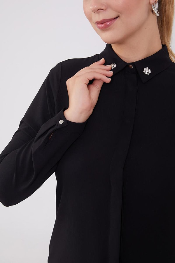 Siyah Yaka Taş Detaylı Tunik