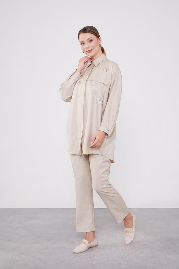 Taş Pul İşlemeli Gölek Yaka İkili Takım