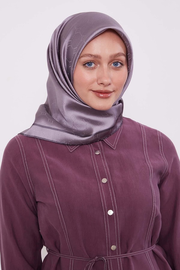 Lila Petek Desen Monogram İpek Eşarp