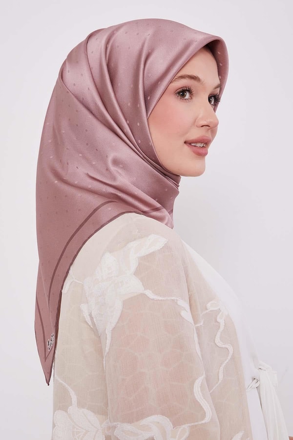 Pembe Benek Desen Monogram İpek Eşarp
