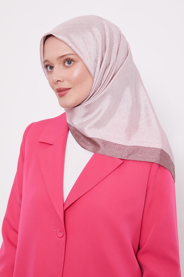 Pudra Halka Desen Monogram Eşarp